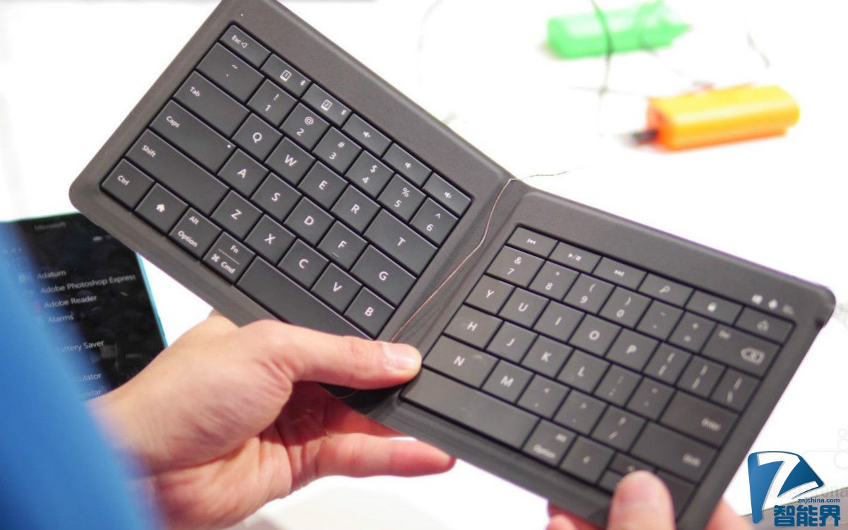 microsoft-folding-keyboard-2.jpg